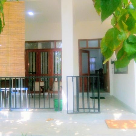 Mn House Hotell Unawatuna Exteriör bild