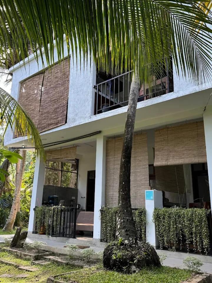 Mn House Hotell Unawatuna Exteriör bild
